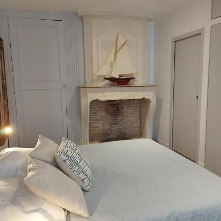 Le St Louis Chambre Amenagee Avec Cuisine N°4 La Rochelle  Exterior photo